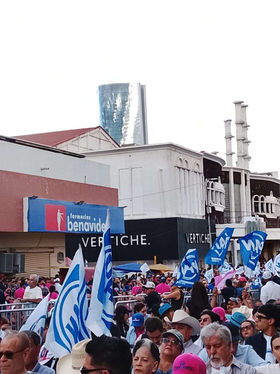 Panistas abarrotan la Plaza de Armas para respaldar a Marco Bonilla