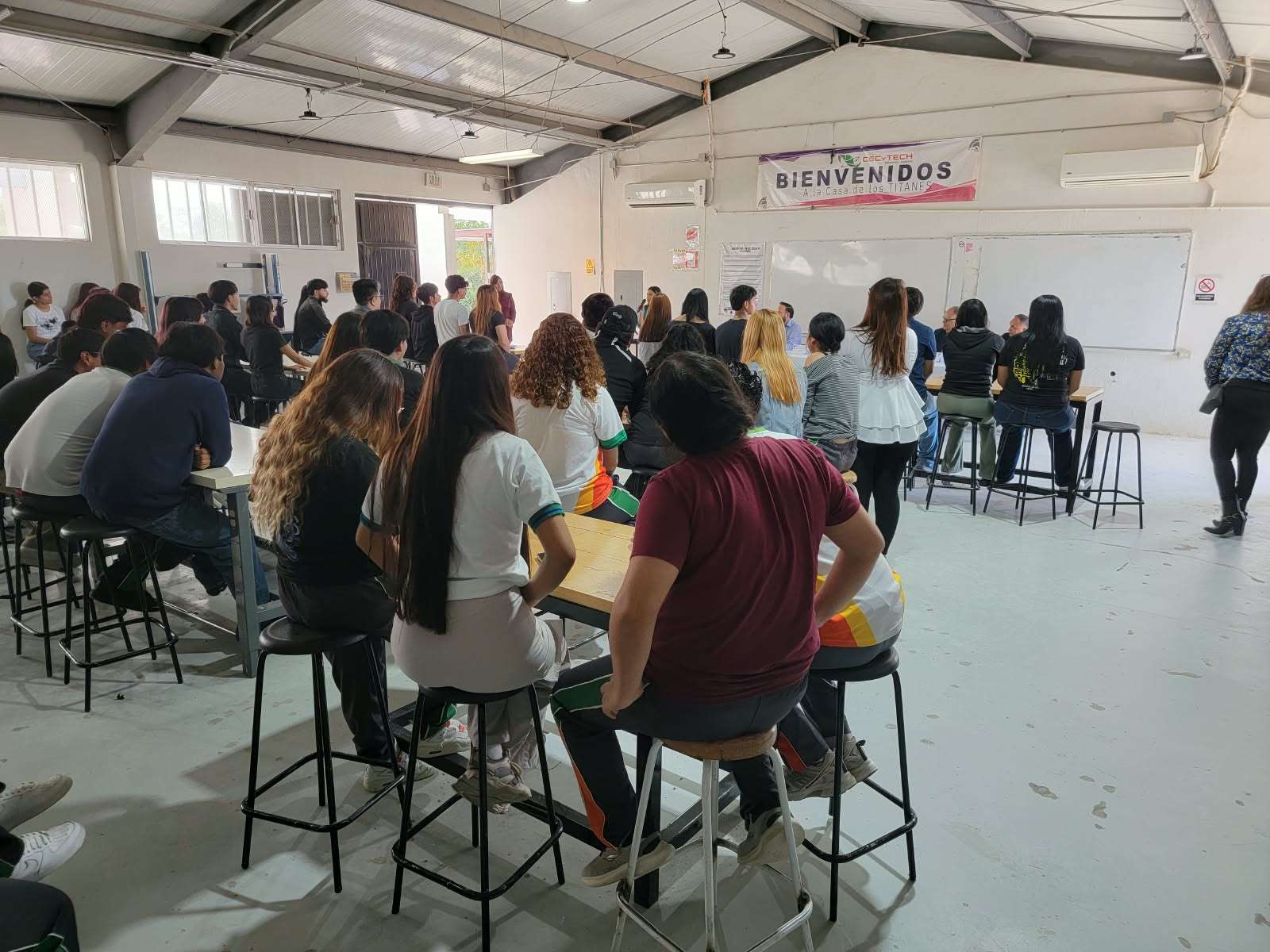 Reúnen a 200 estudiantes en programa de liderazgo y desarrollo personal