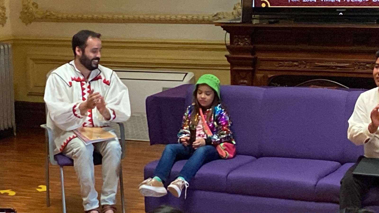 Da vida Viviana de 8 años a su imaginación con su libro Dragonas y Dinosaurios 