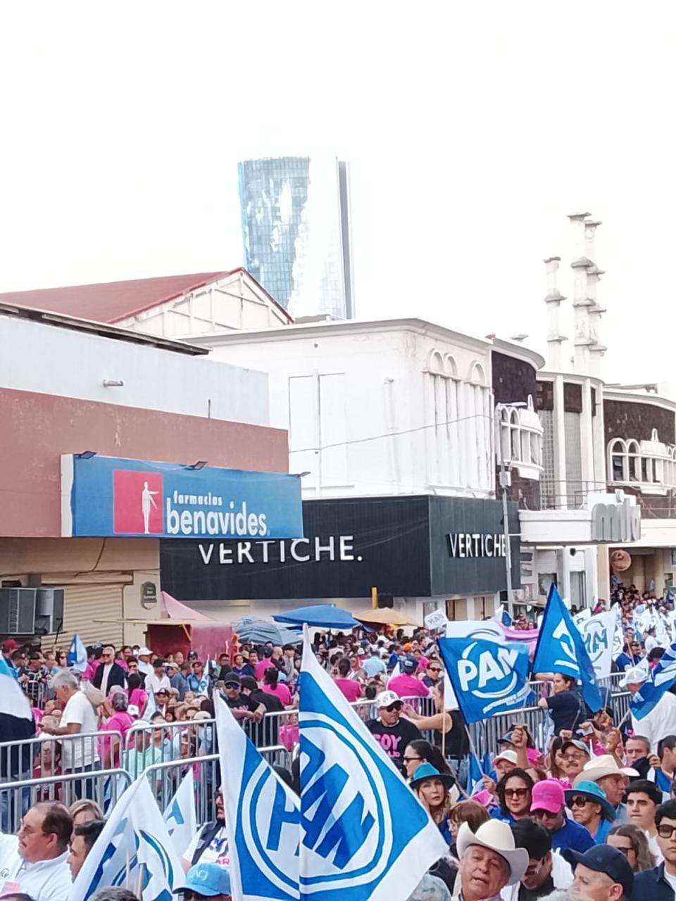 Panistas abarrotan la Plaza de Armas para respaldar a Marco Bonilla