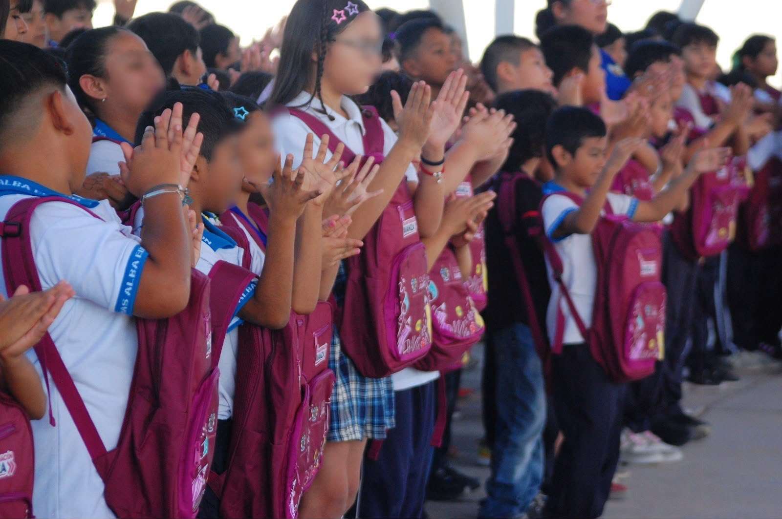 Entrega Municipio más de 7 mil mochilas en 25 escuelas 