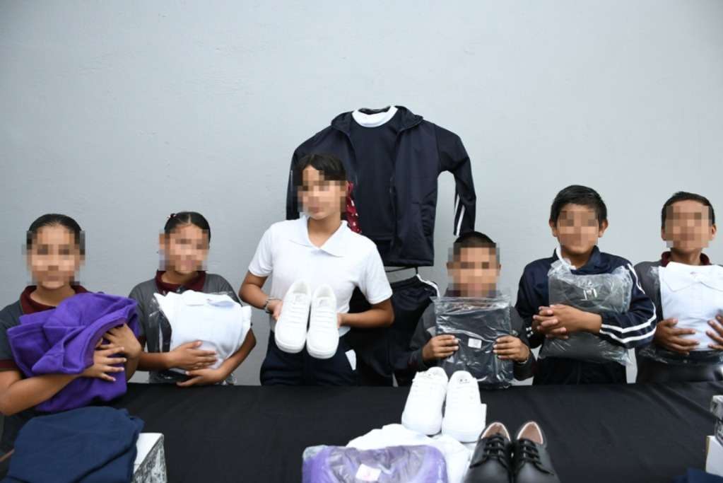 Entrega Seech uniformes escolares a 750 estudiantes en Chihuahua