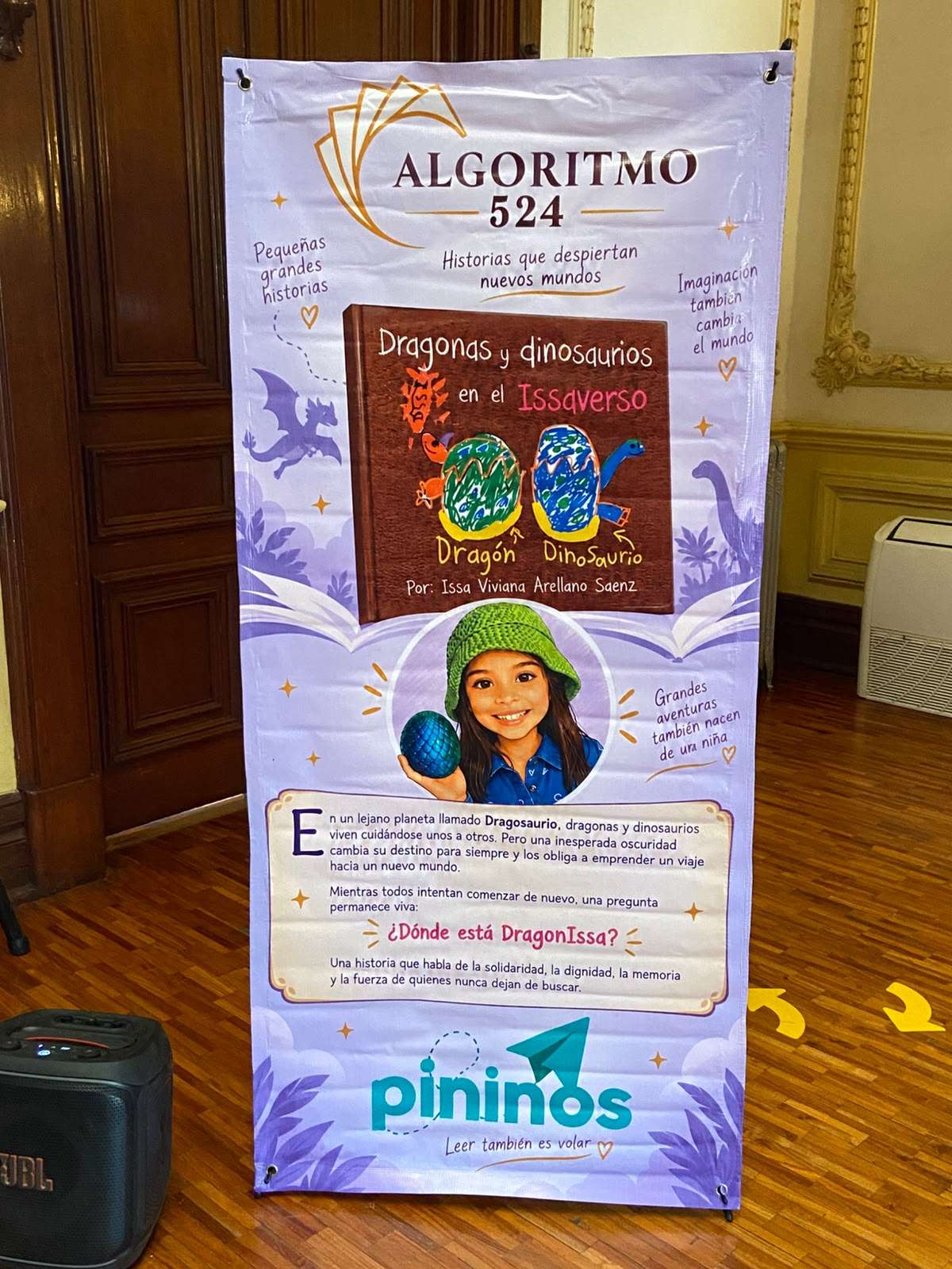 Da vida Viviana de 8 años a su imaginación con su libro Dragonas y Dinosaurios 