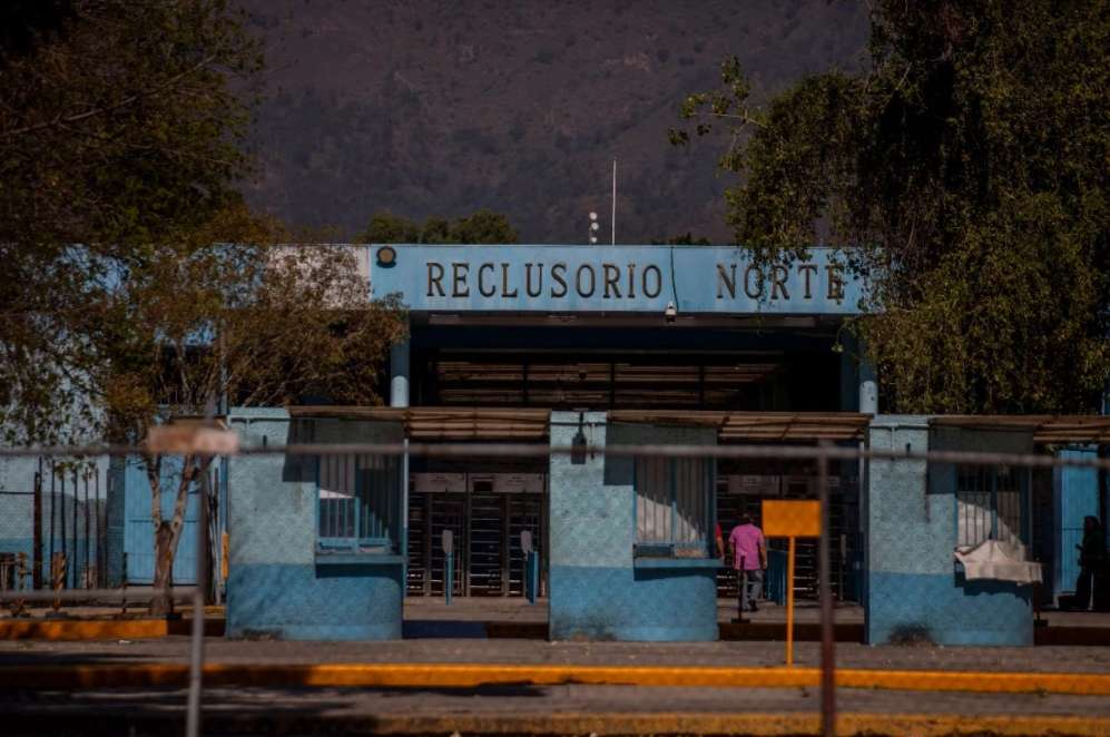 Detecta Cndh autogobierno y extorsiones en cinco penales de Cdmx