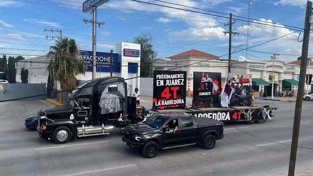 Caravana de tráileres recorre Juárez con mensajes contra la 4T y Cruz Pérez Cuéllar
