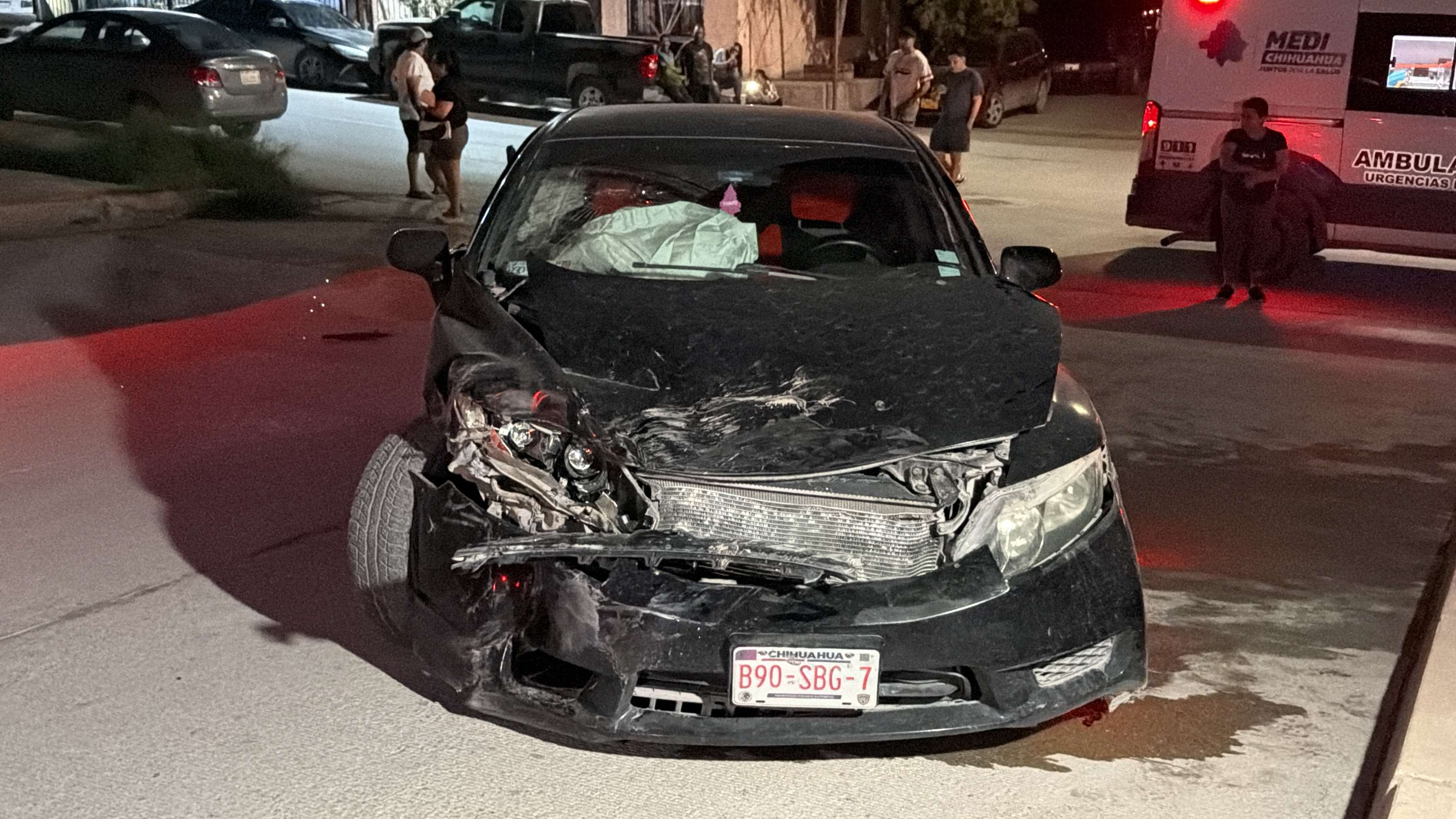 Vuelca Jeep Cherokee tras fuerte choque en la colonia Insurgentes; hay lesionados