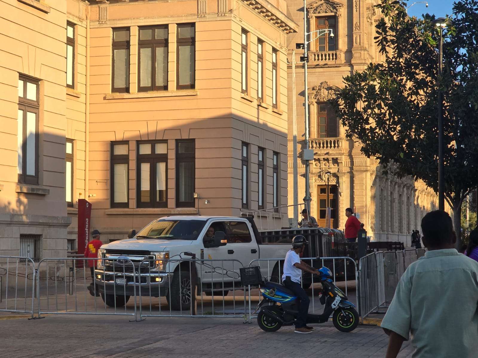 Preparan Centro Histórico para concierto de Alejandro Fernández