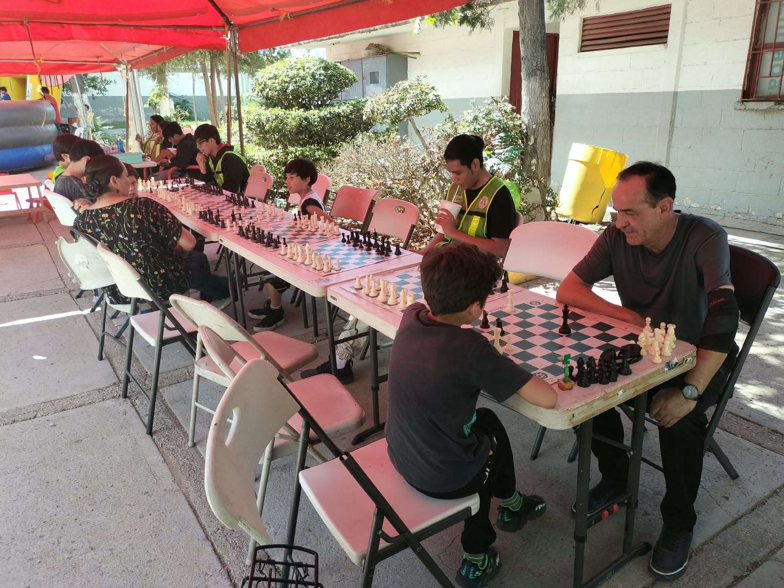 Disfrutan chihuahuenses de un Domingo Feliz en la Ciudad Deportiva