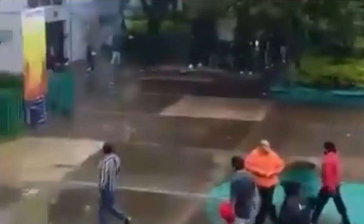 Lanzan cohetones en Colegio de Bachilleres de Iztapalapa