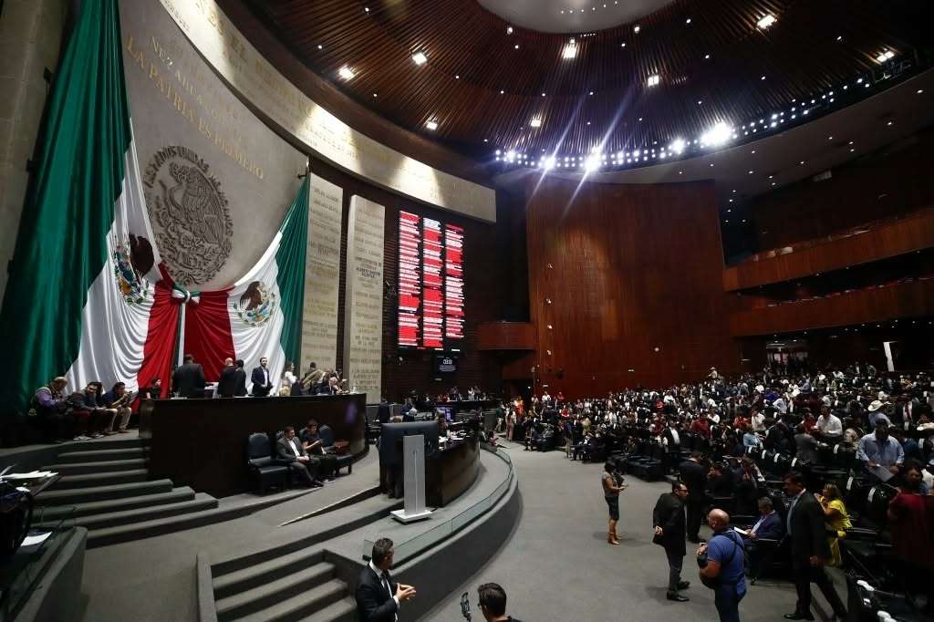 Proponen prohibir redes sociales a menores de 13 años