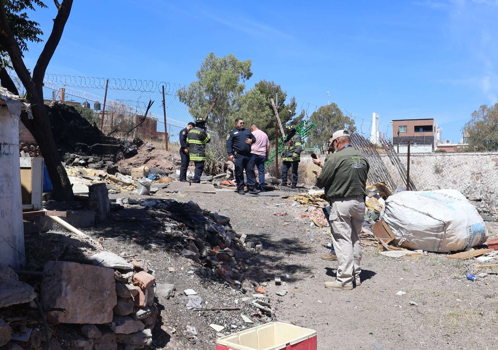 Atienden predios de riesgo con limpieza, dictámenes y demoliciones