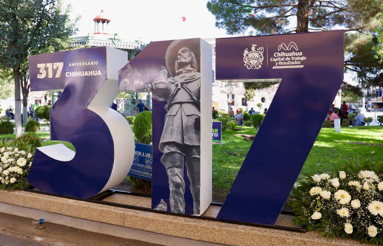 Encabeza René Chavira ceremonia por aniversario de Chihuahua
