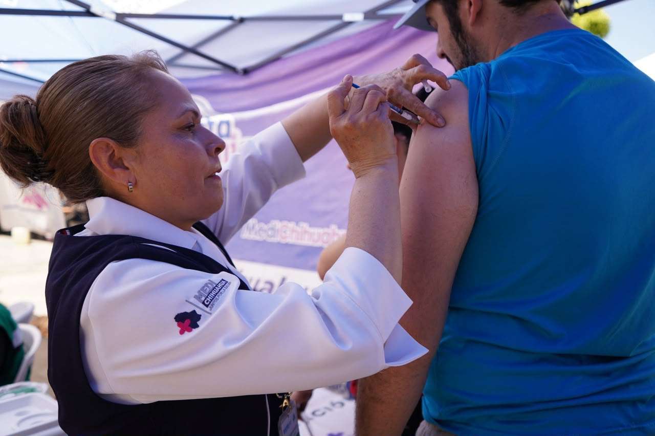 Arranca campaña de vacunación contra influenza y Covid-19 