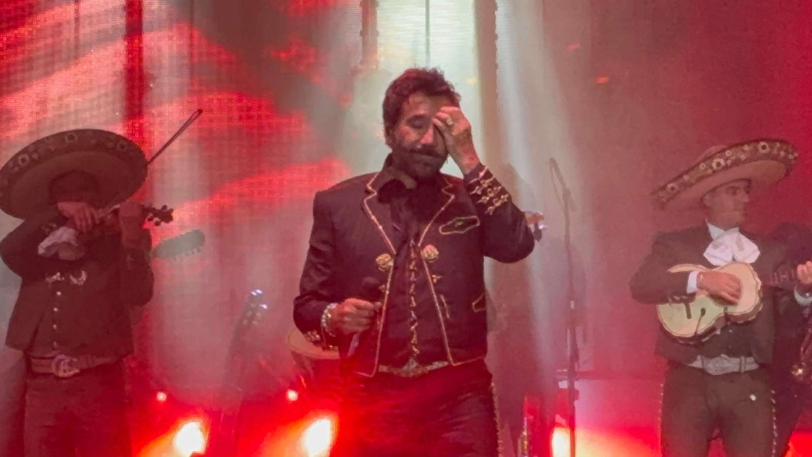 Conquista Alejandro Fernández a miles en la Plaza del Ángel