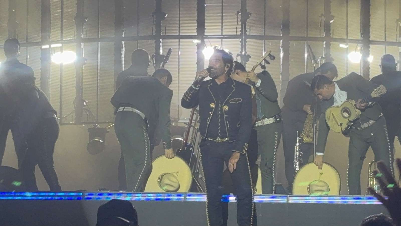 Conquista Alejandro Fernández a miles en la Plaza del Ángel