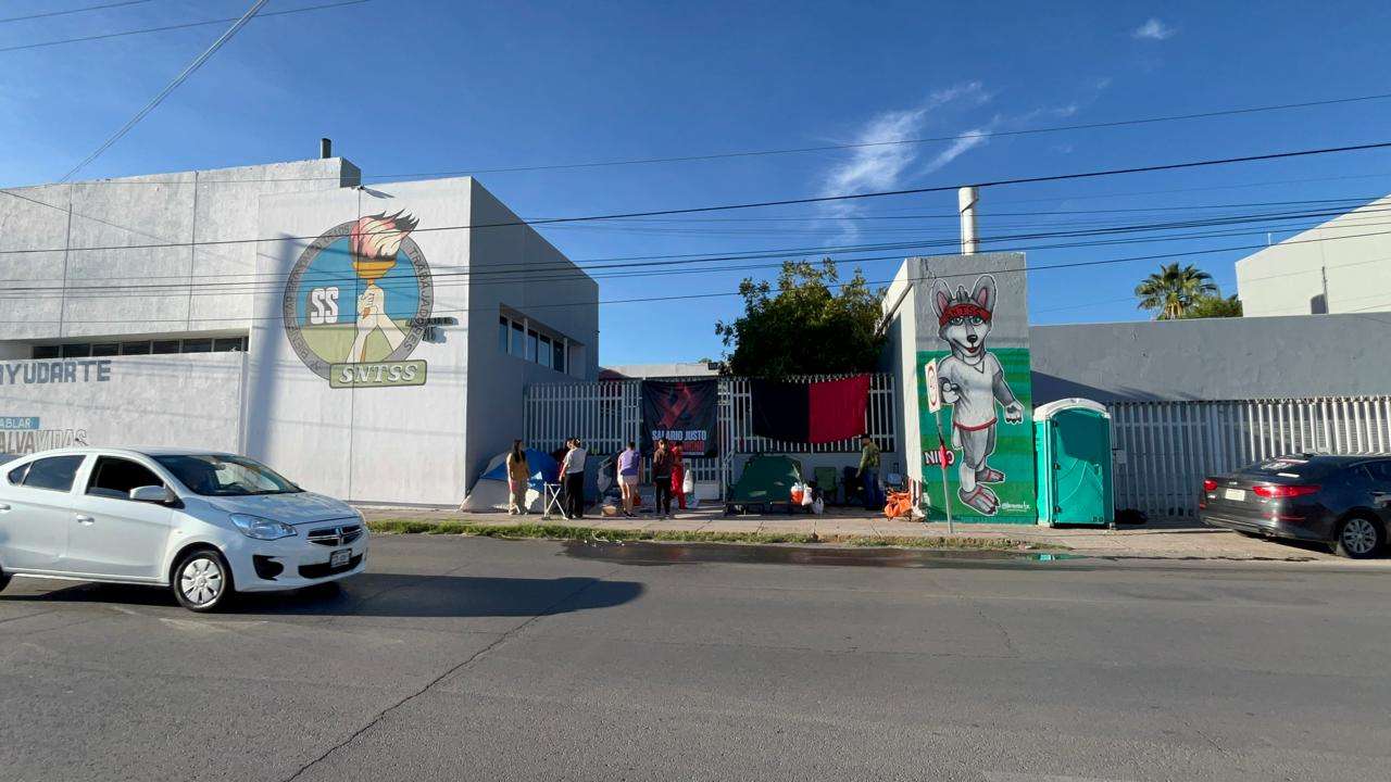 Emplazan a huelga trabajadores del Imss; convocan a marcha