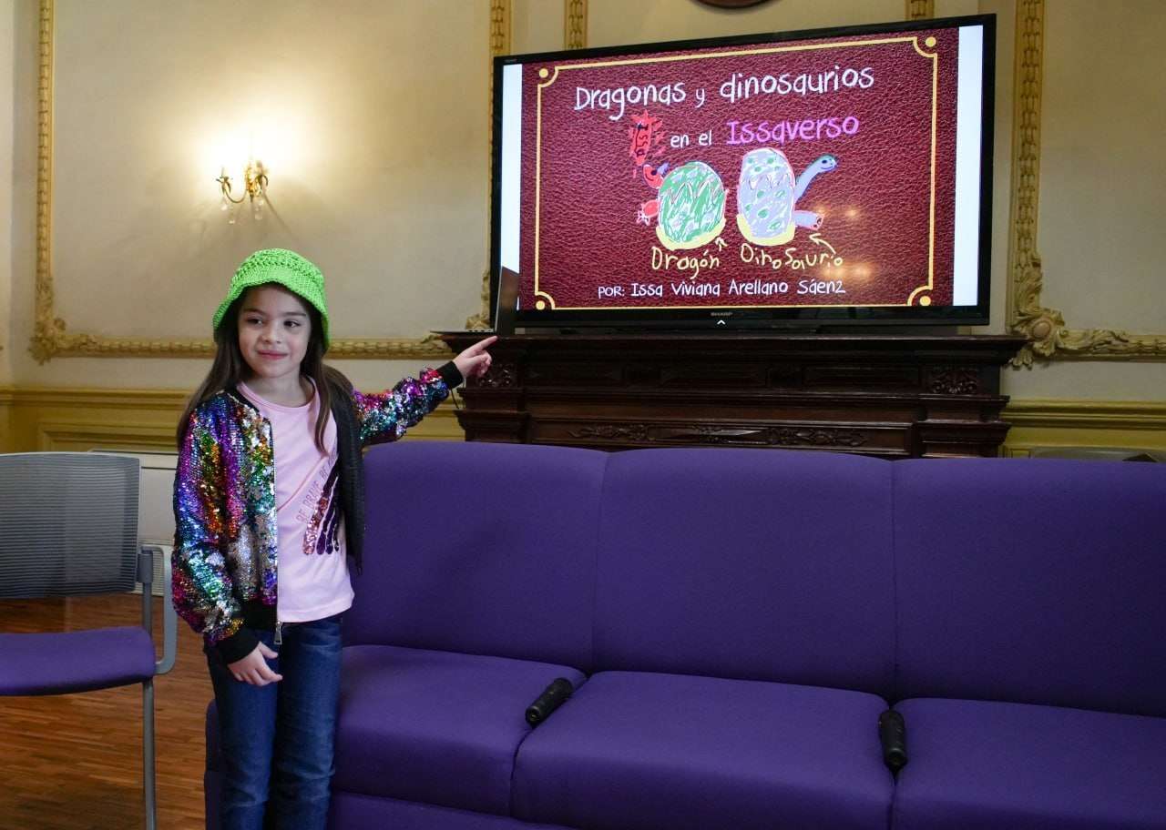 Presenta Uach Dragonas y Dinosaurios en el Issaverso