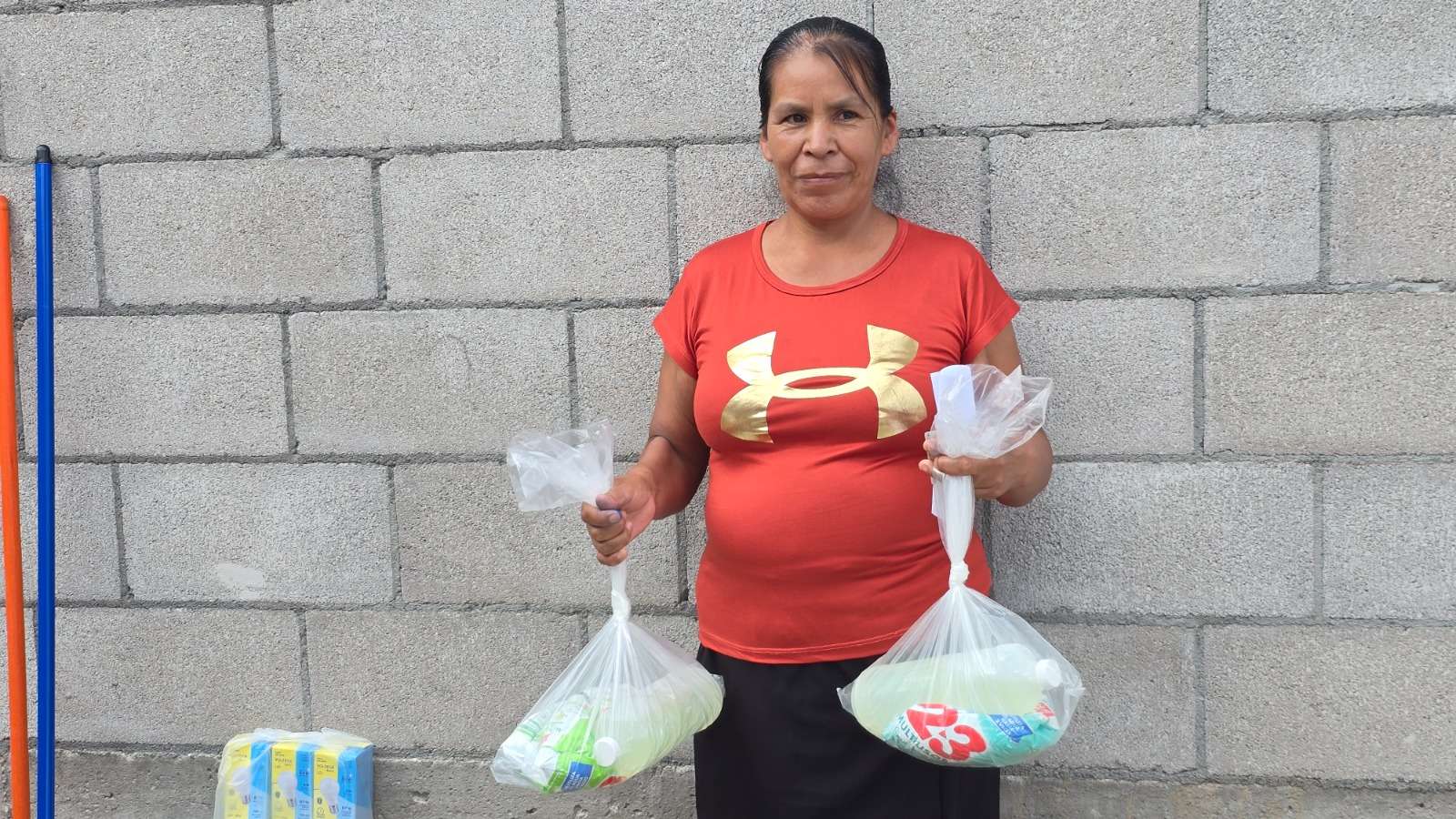 Entregan apoyos a familias de colonias Huizaches y Luis Donaldo Colosio