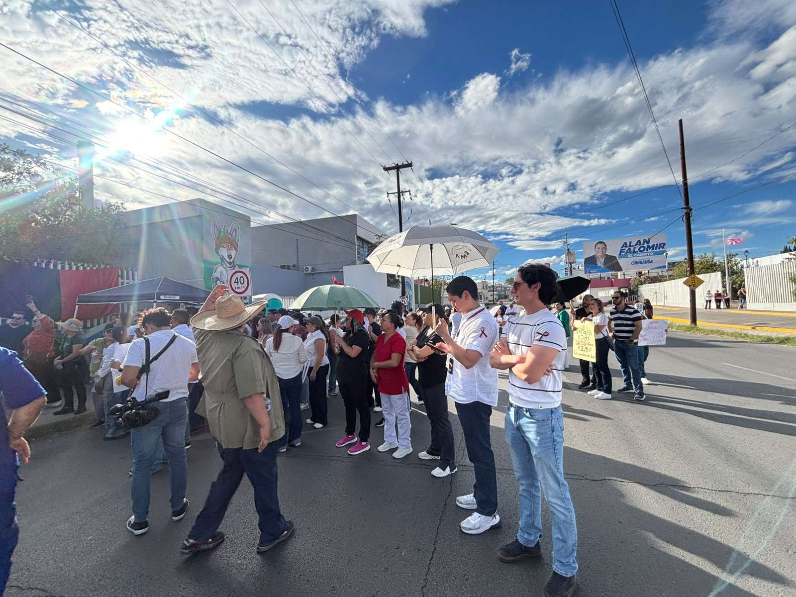 Exigen trabajadores del Imss destitución de líder sindical
