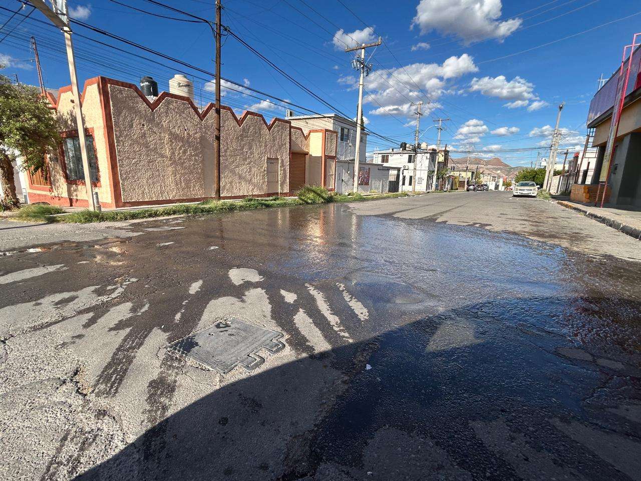 Desatan aguas negras alerta sanitaria al norte de la ciudad