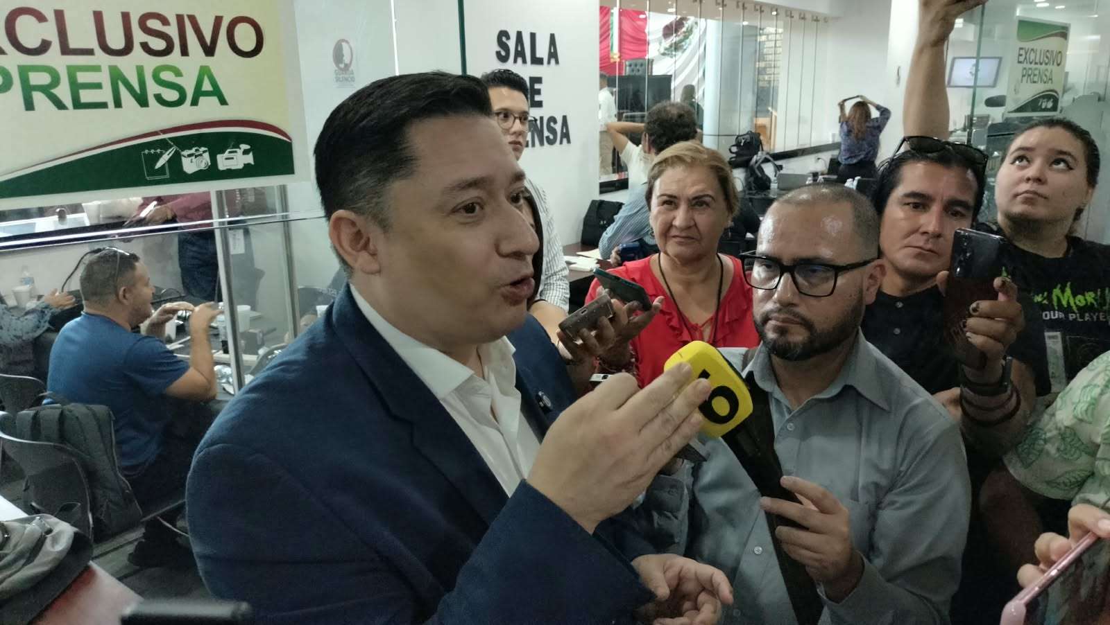 Exige Alfredo Chávez renuncia de Zoé Robledo ante crisis en el Imss