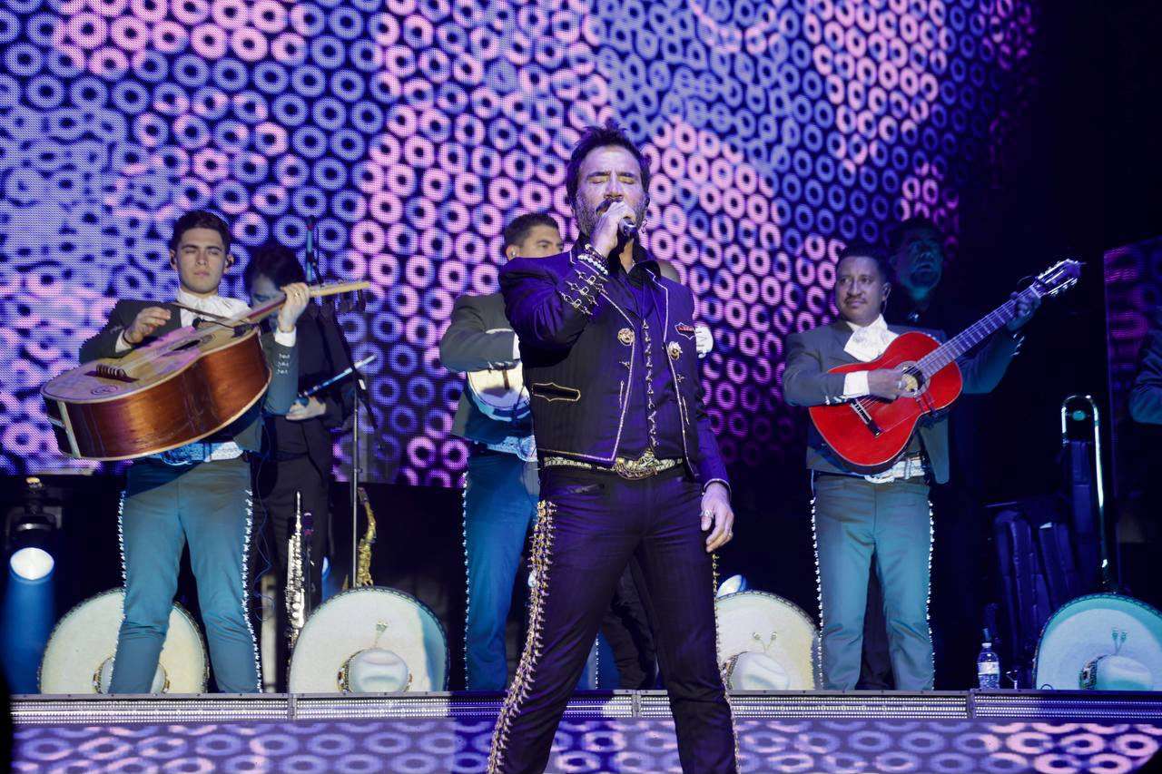 Cierra Ficuu con 40 mil asistentes en concierto de Alejandro Fernández 