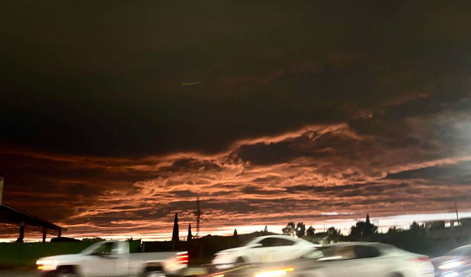 Adquiere cielo de Chihuahua tonalidad rojizo cálido