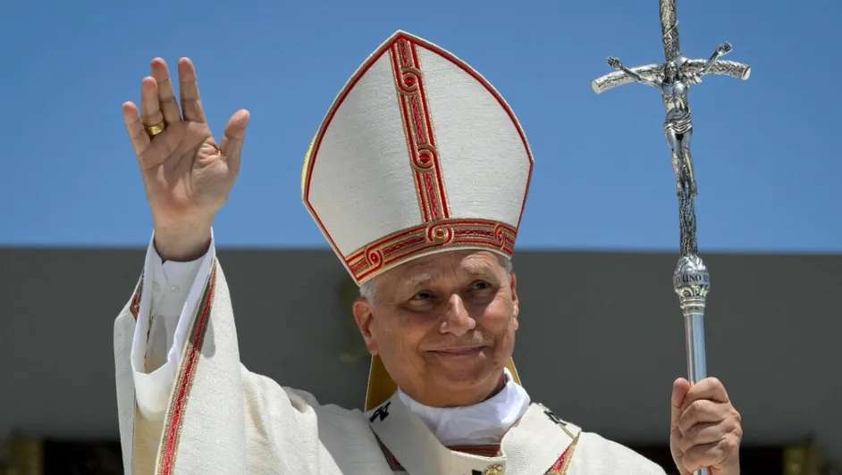 Operan con éxito a El Papa para extirparle un nódulo pulmonar