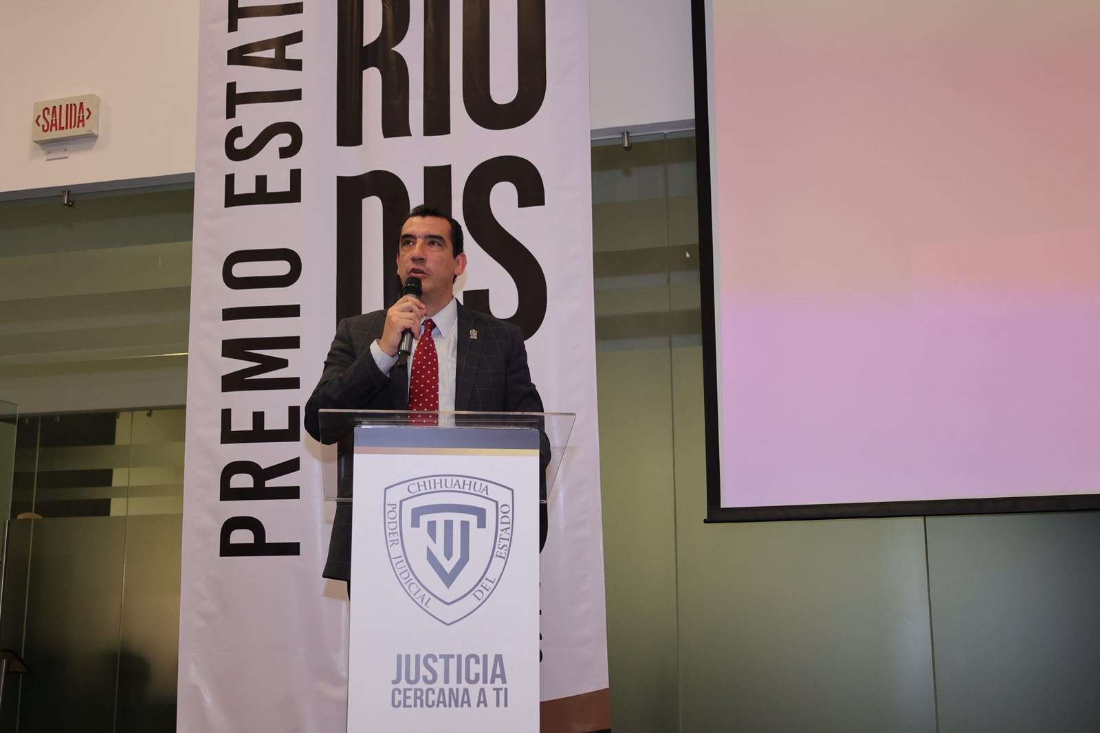 Preside René Chavira el Premio Estatal de Periodismo José Vasconcelos