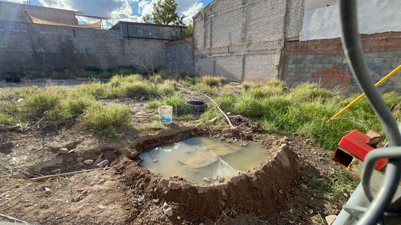 Desatan aguas negras alerta sanitaria al norte de la ciudad