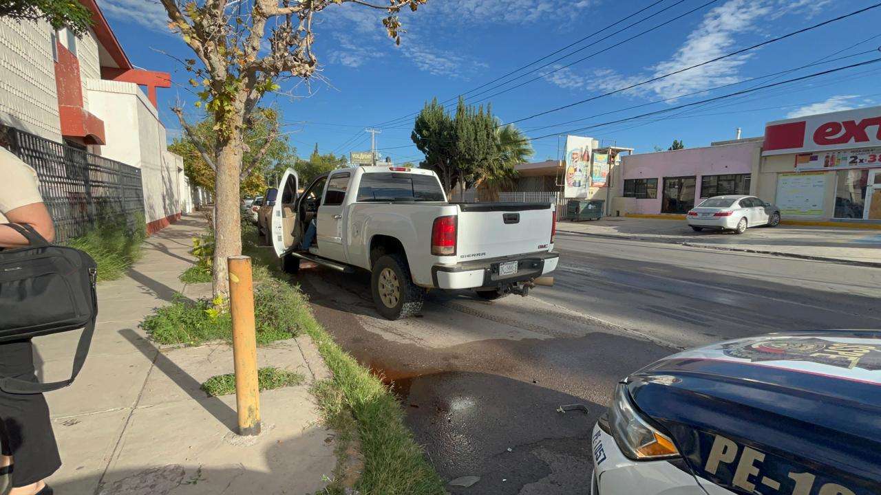 Choca por omitir alto en la Santo Niño; hay una mujer herida 
