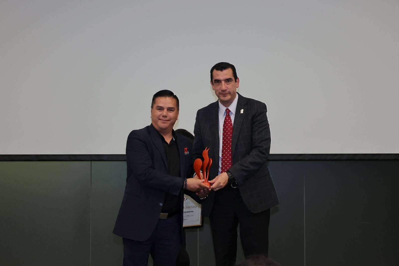Preside René Chavira el Premio Estatal de Periodismo José Vasconcelos