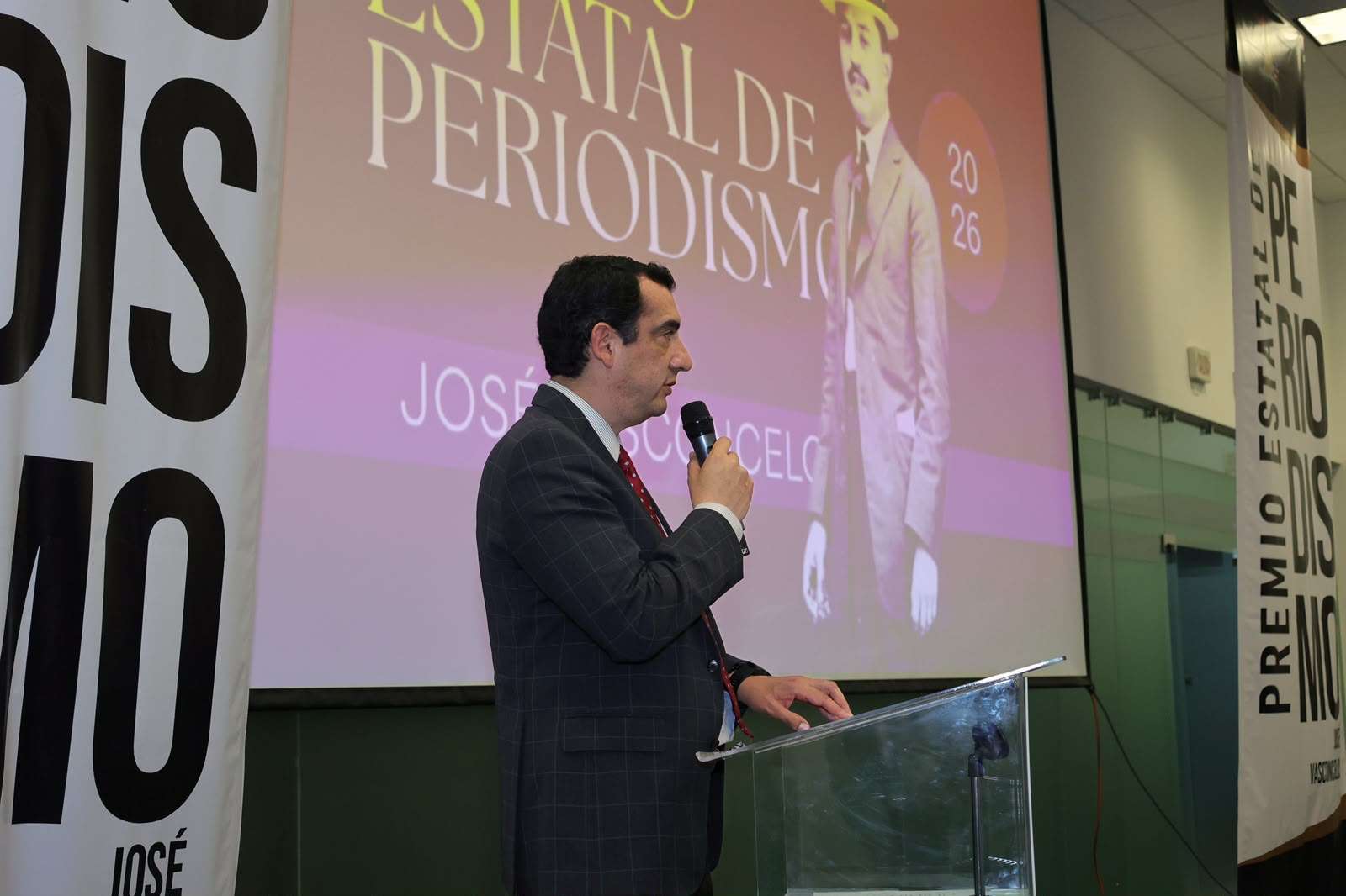 Preside René Chavira el Premio Estatal de Periodismo José Vasconcelos