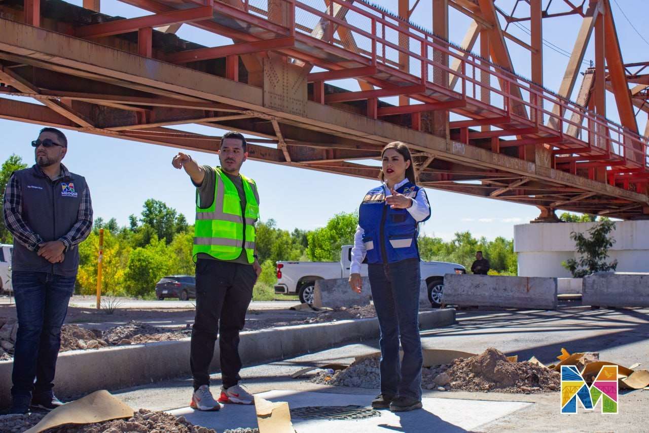 Supervisa Miriam Soto obras en la Avenida Ferrocarril en Meoqui
