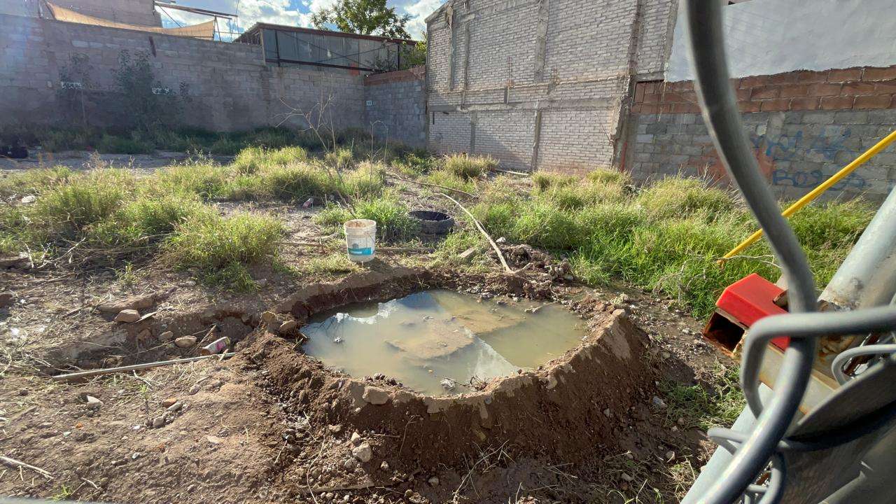 Desatan aguas negras alerta sanitaria al norte de la ciudad