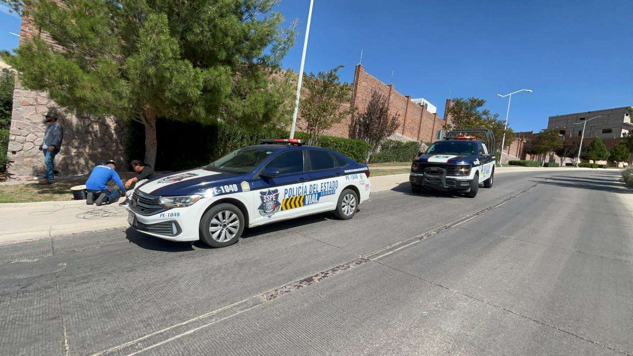 Vuelca de camión de carga en la avenida Haciendas de los Morales