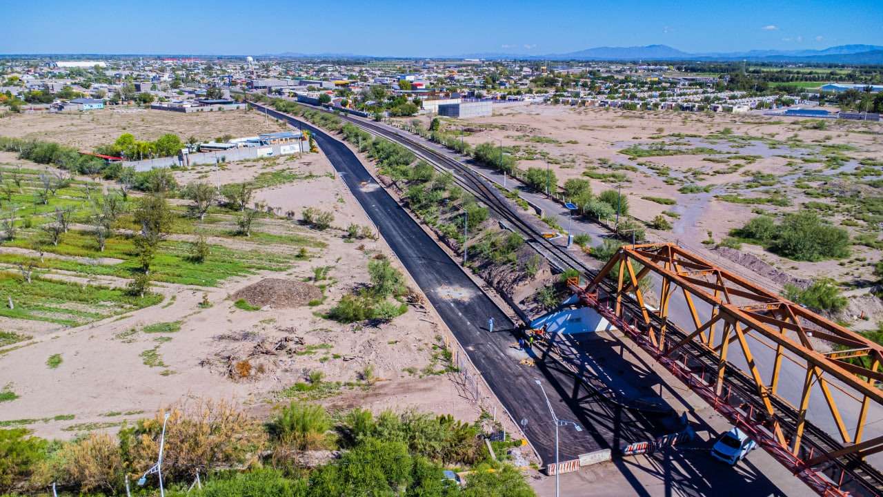 Supervisa Miriam Soto obras en la Avenida Ferrocarril en Meoqui