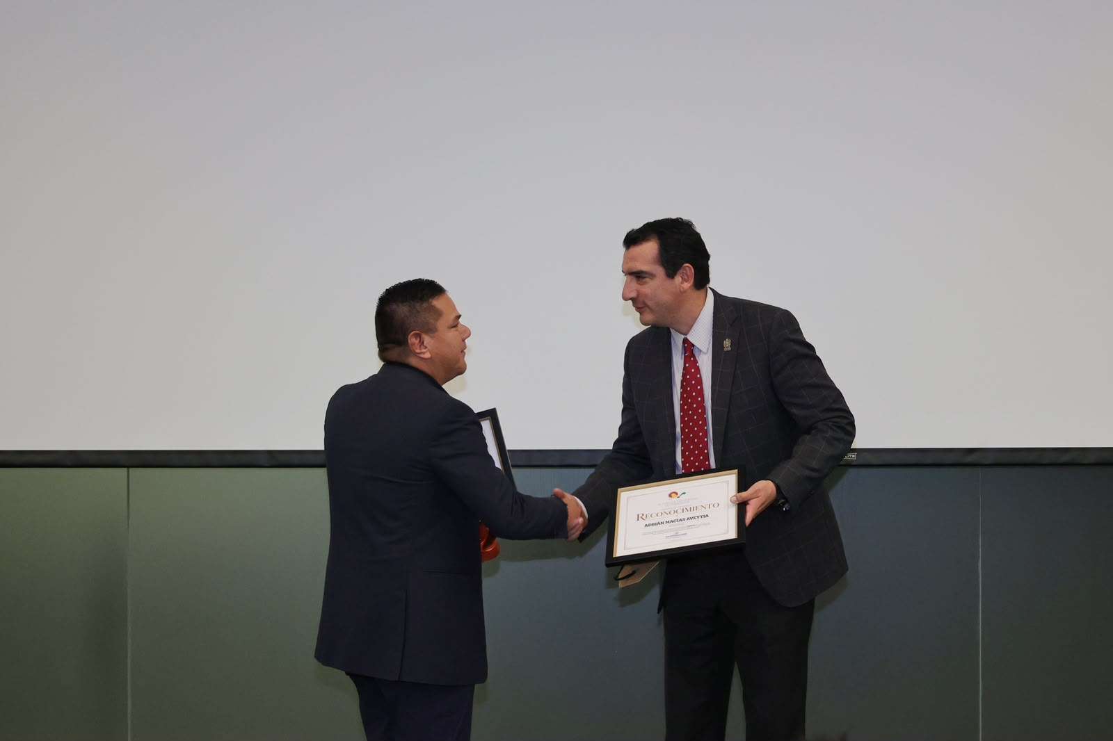 Preside René Chavira el Premio Estatal de Periodismo José Vasconcelos