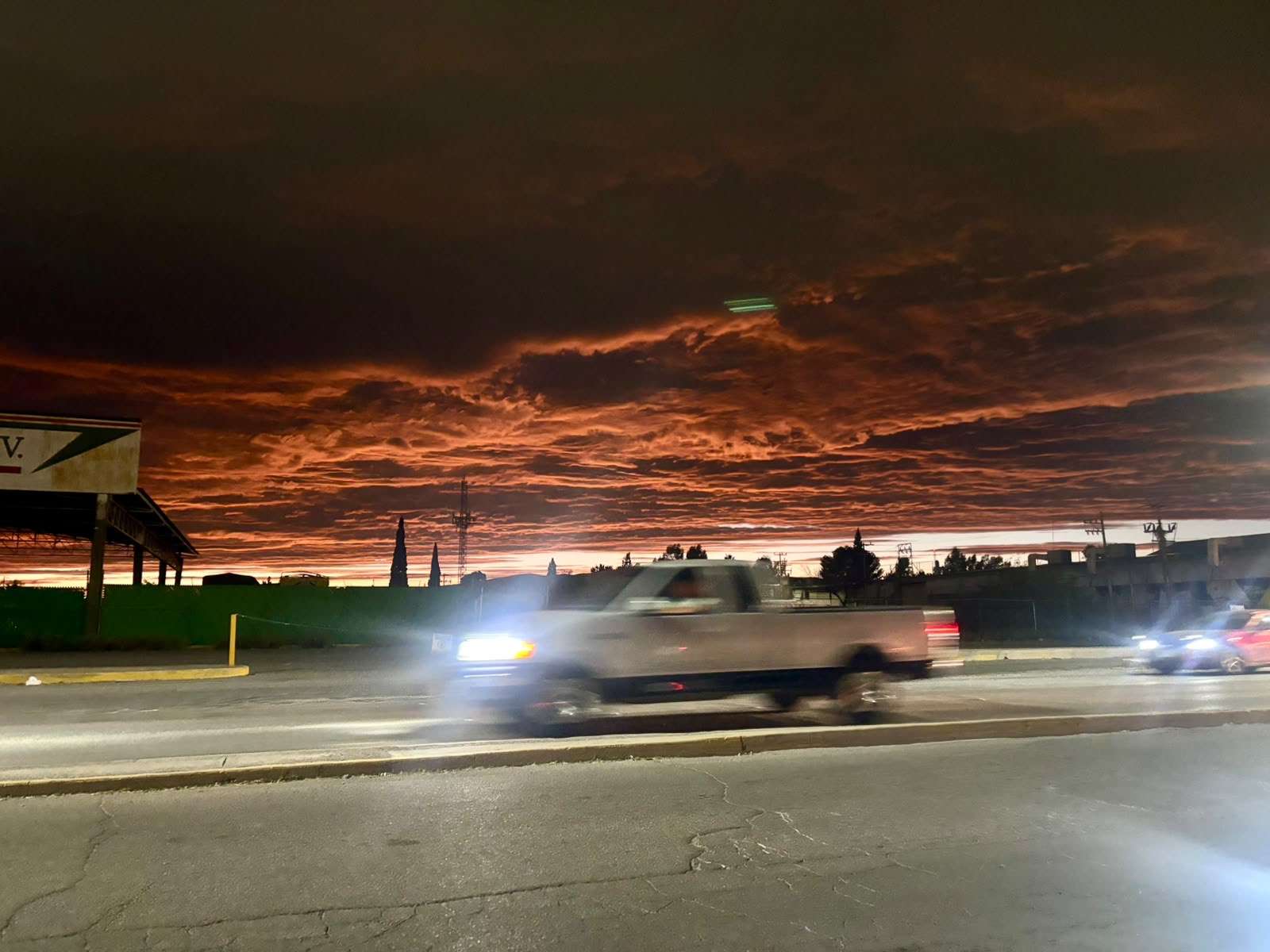 Adquiere cielo de Chihuahua tonalidad rojizo cálido