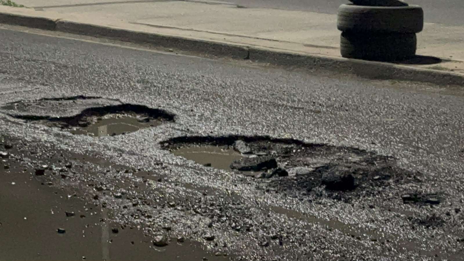 Reportan baches profundos en la Heroico Colegio Militar