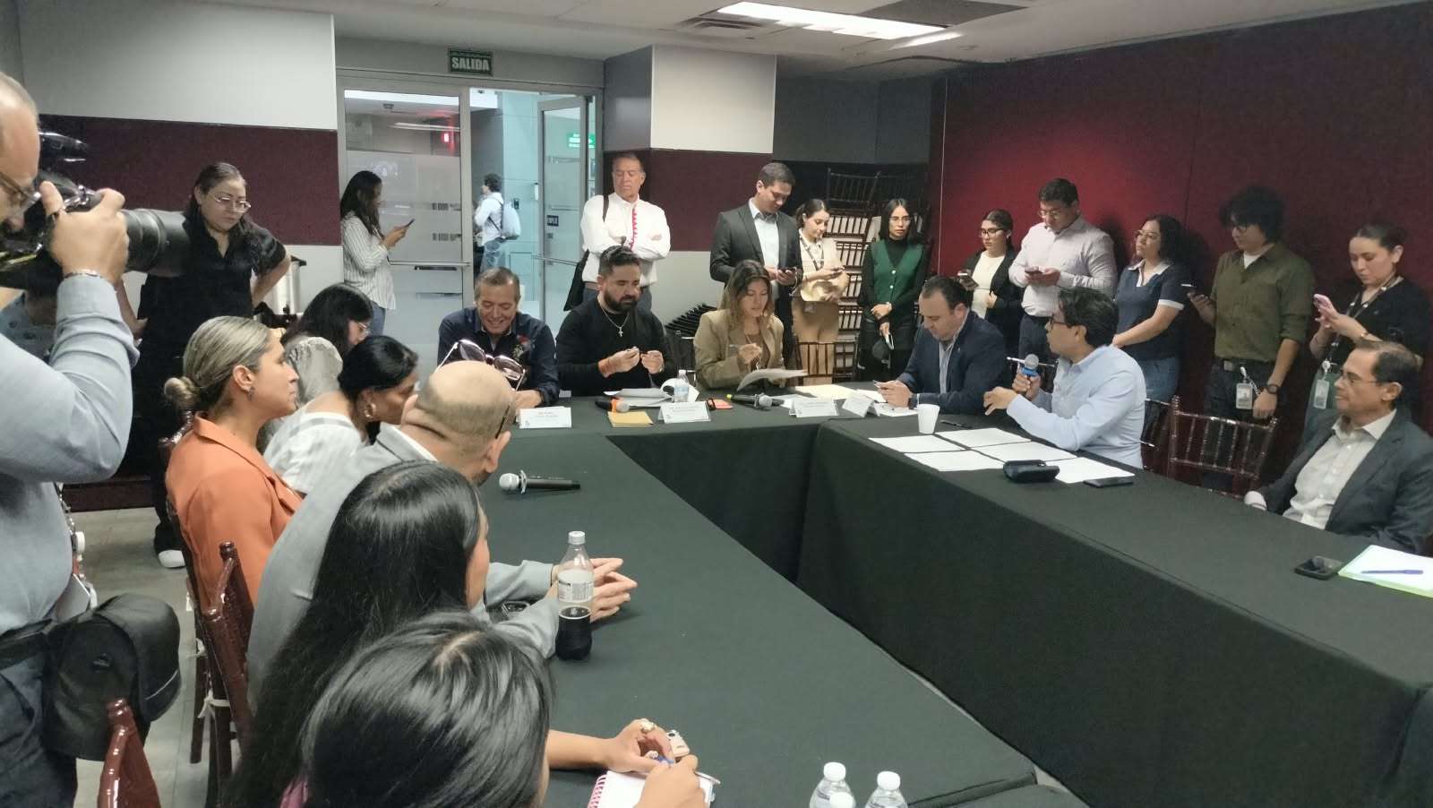 Analizan reformas para sancionar cohabitación forzada de menores