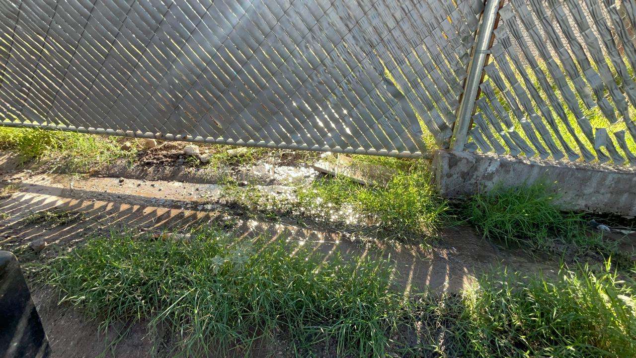 Desatan aguas negras alerta sanitaria al norte de la ciudad