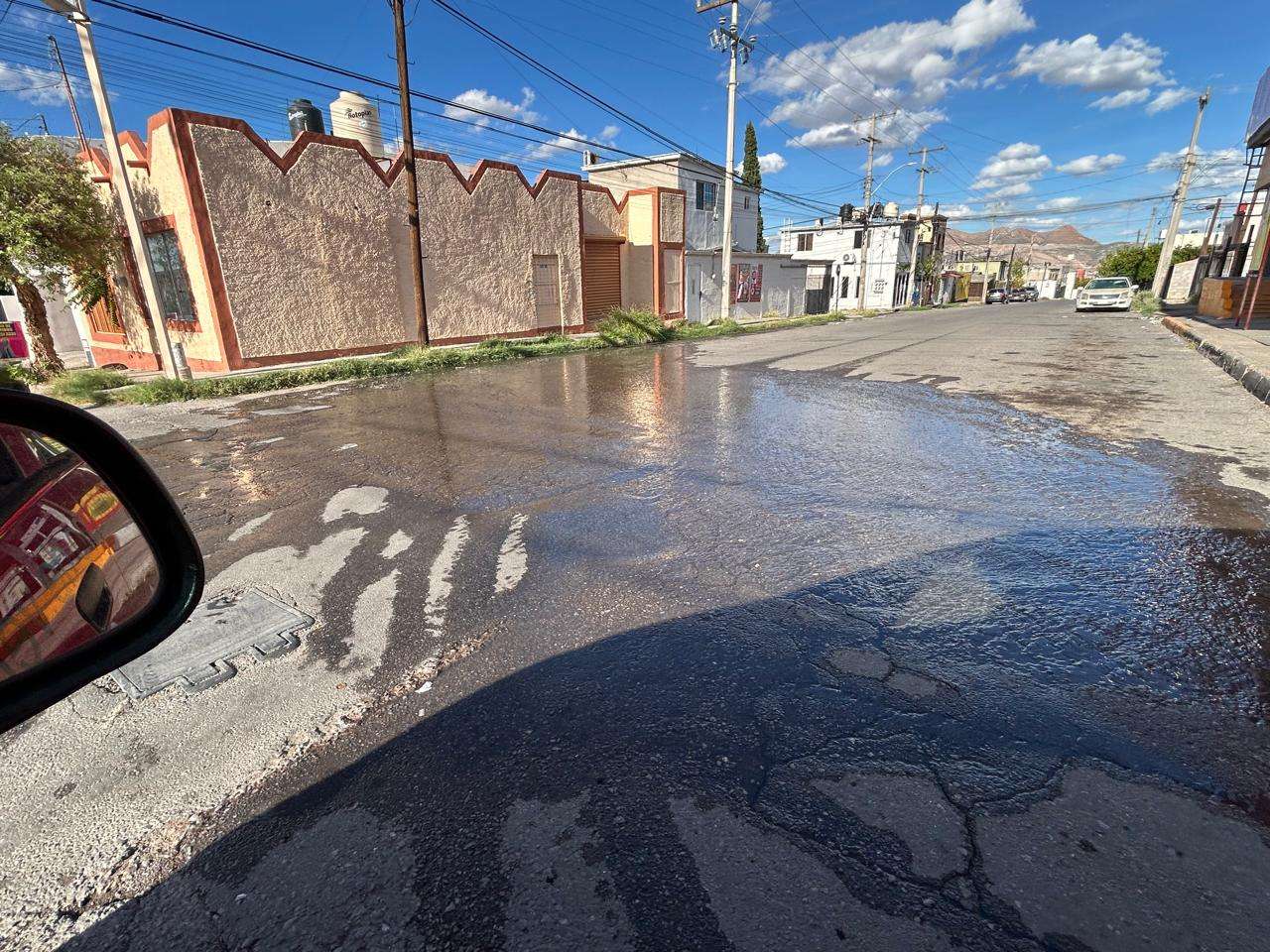 Desatan aguas negras alerta sanitaria al norte de la ciudad