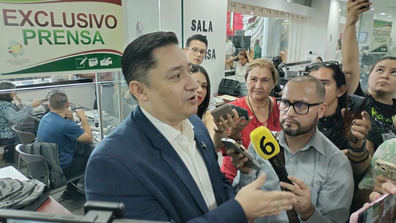 Exige Alfredo Chávez renuncia de Zoé Robledo ante crisis en el Imss