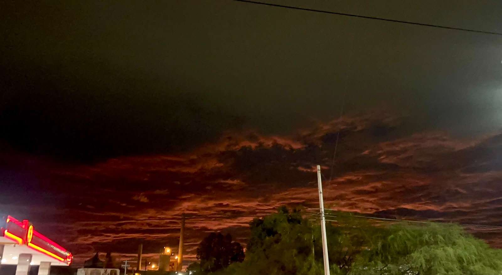 Adquiere cielo de Chihuahua tonalidad rojizo cálido