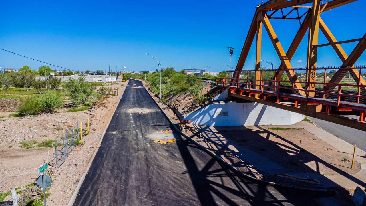 Supervisa Miriam Soto obras en la Avenida Ferrocarril en Meoqui