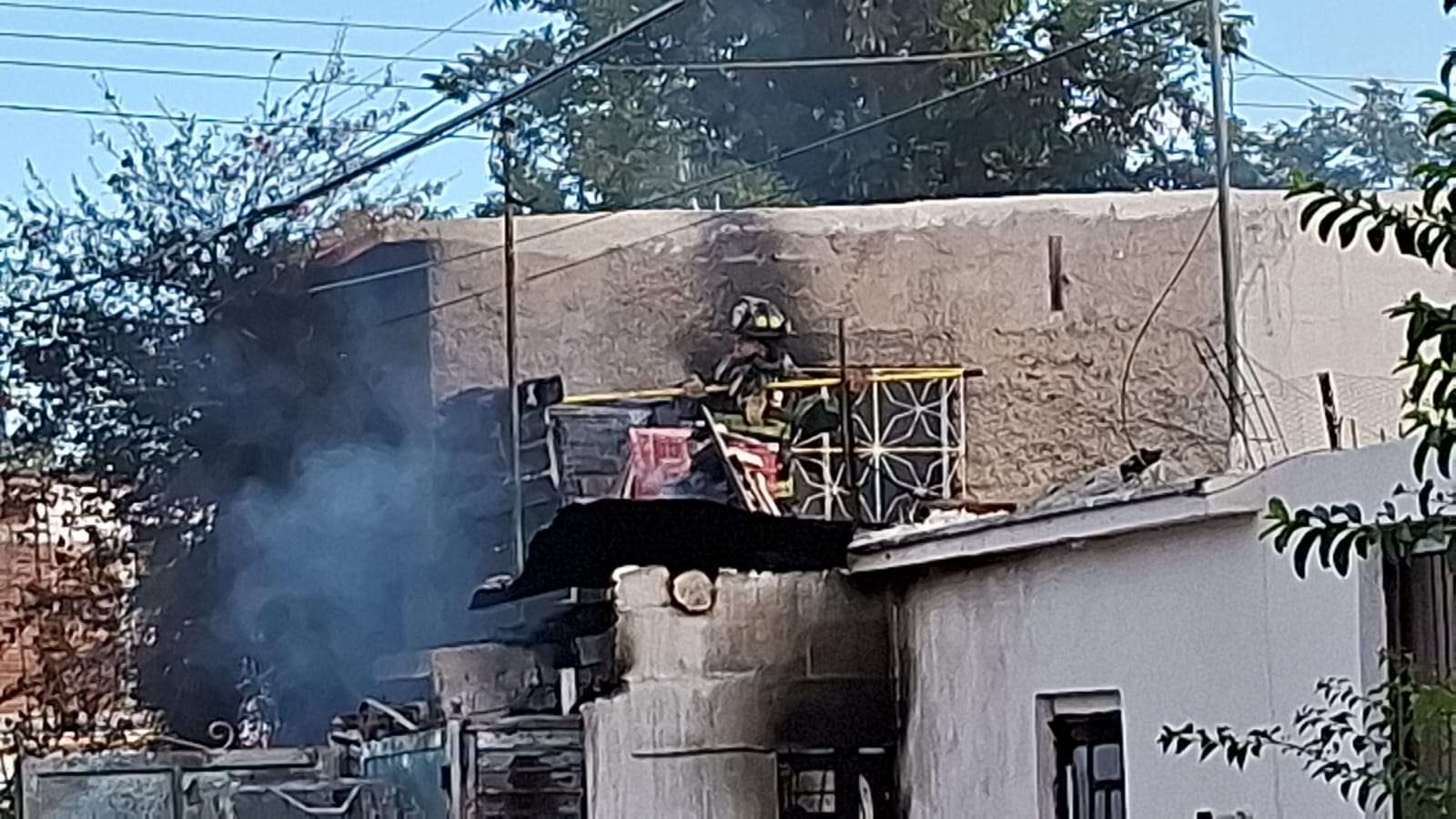 Consume voraz incendio vivienda en la colonia Villa