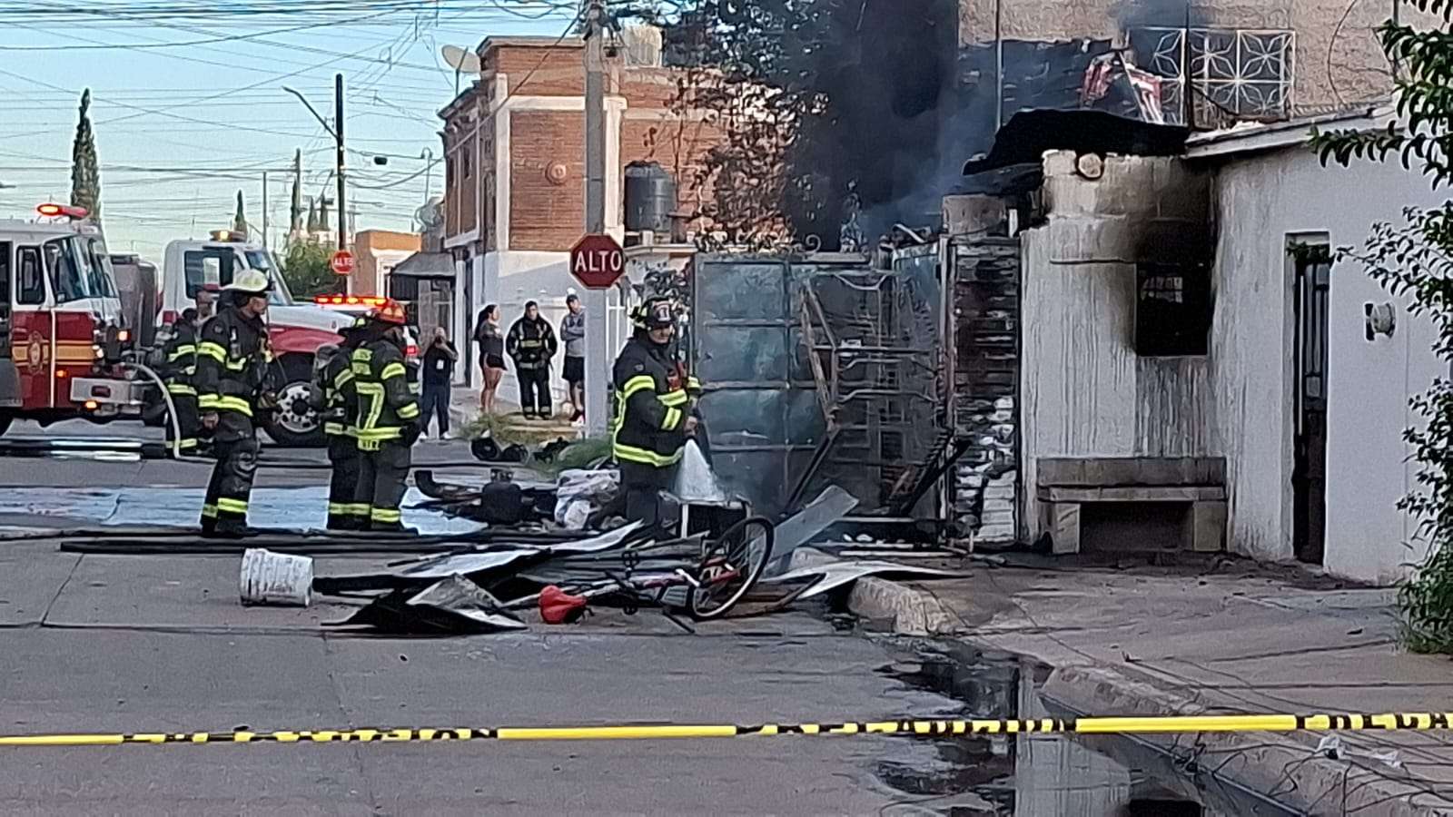 Consume voraz incendio vivienda en la colonia Villa