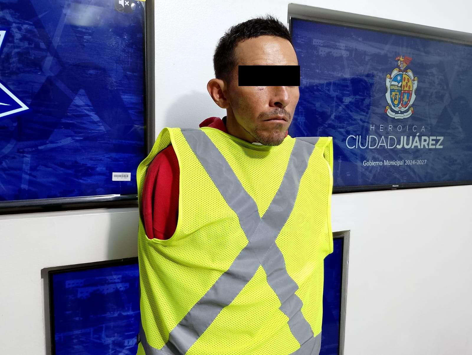 Lo arrestan robando partes de camioneta robada
