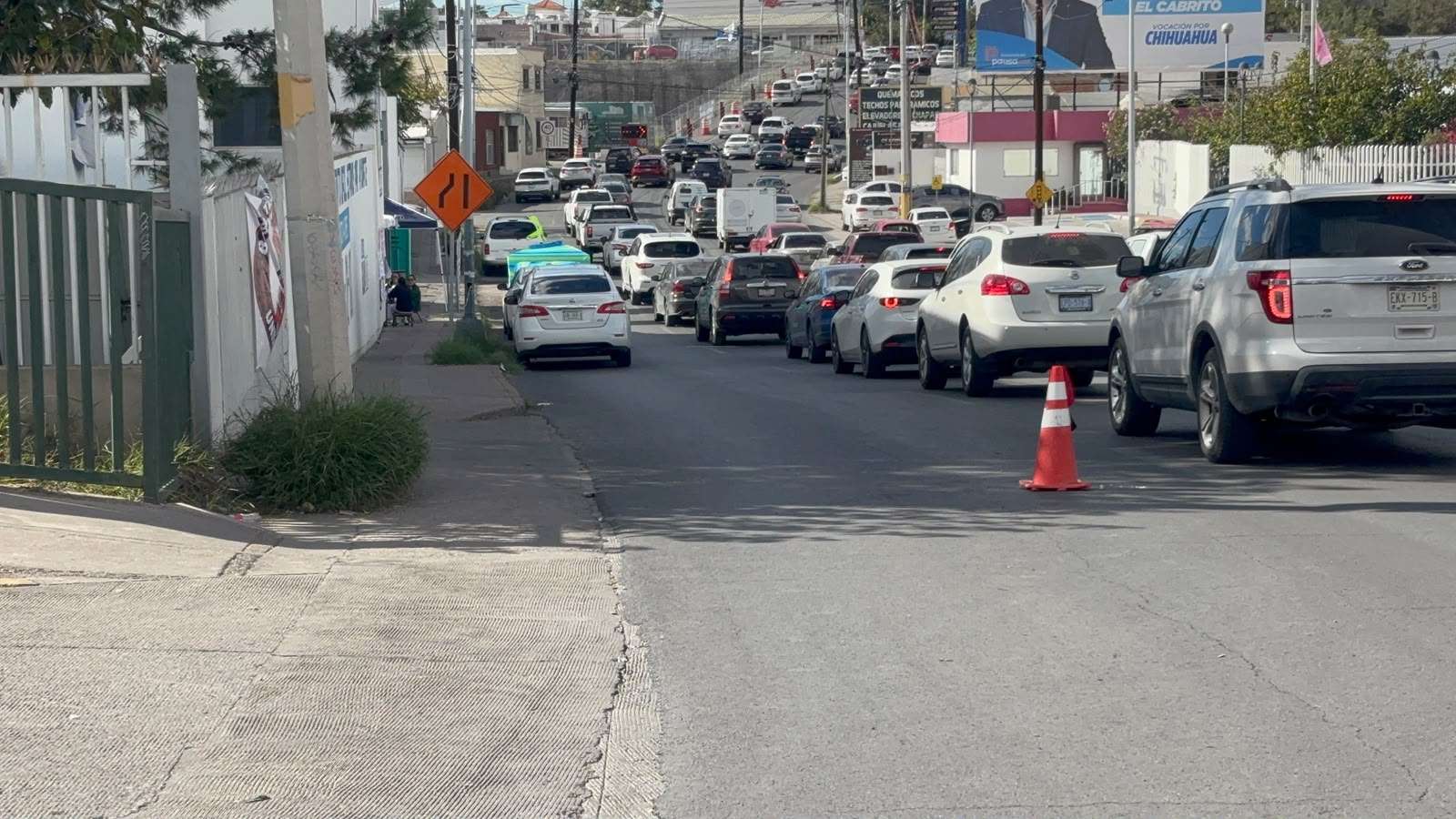 Bloquean empleados del Imss carril de la Independencia 